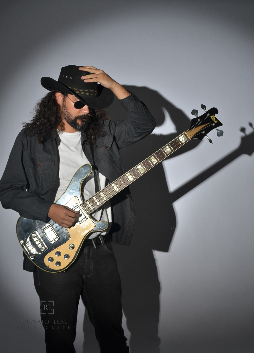 cantor de rock e ensaio fotográfico.