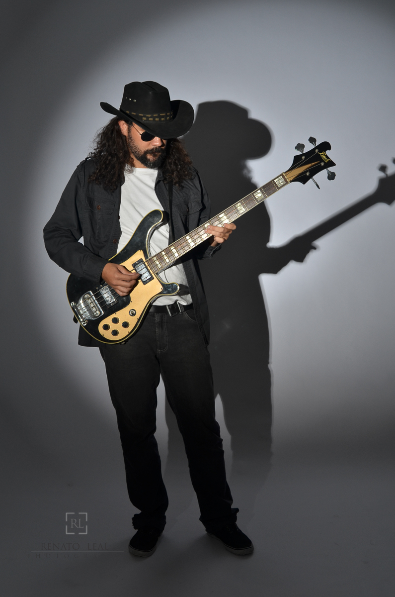 cantor de rock e ensaio fotográfico.