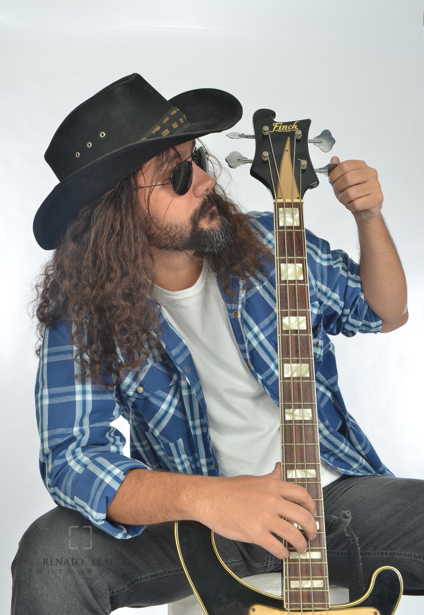 cantor de rock e ensaio fotográfico.