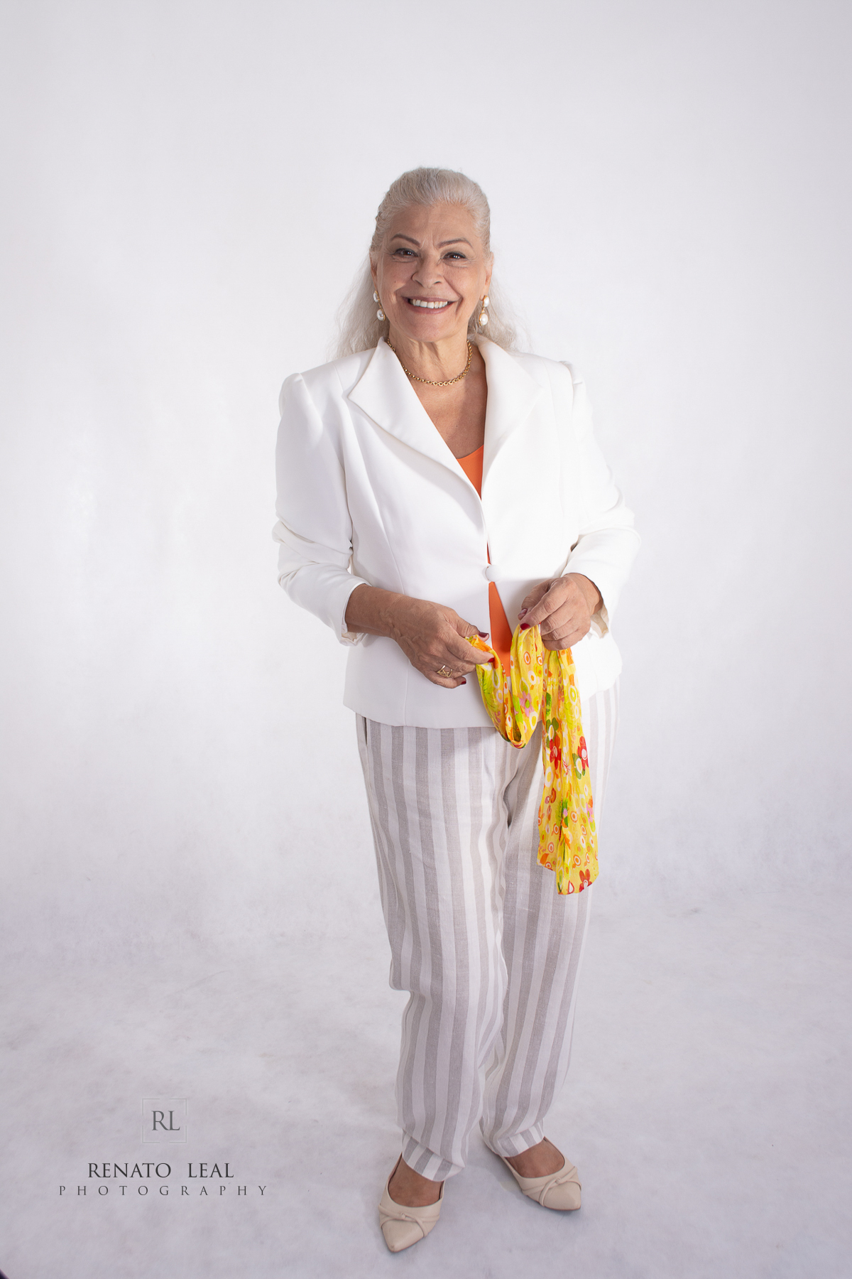 ator; book comercial, 