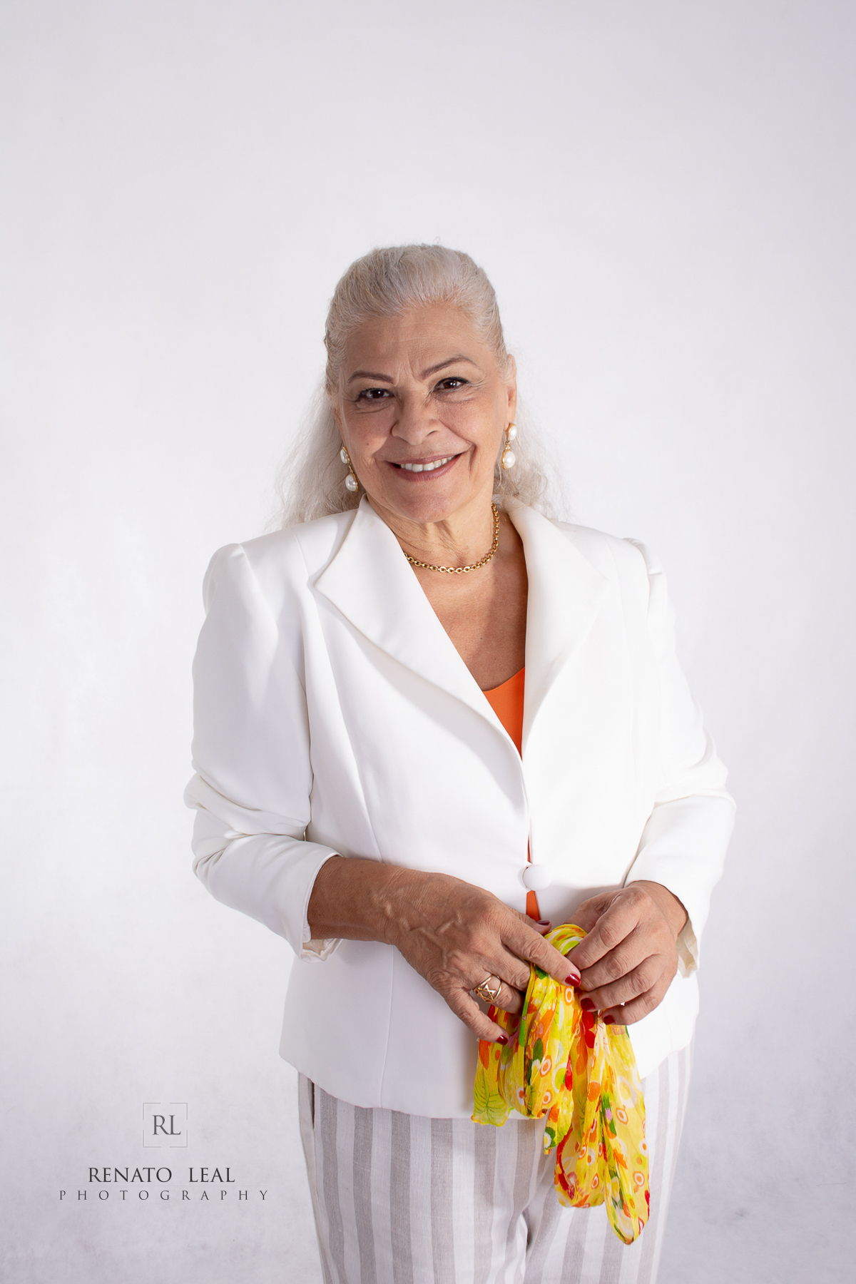 ator; book comercial, 