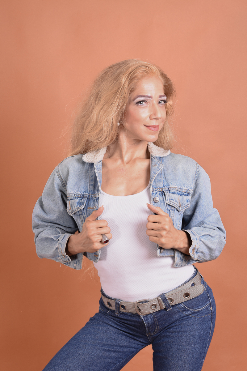 Artista, cantora, ensaio profissional