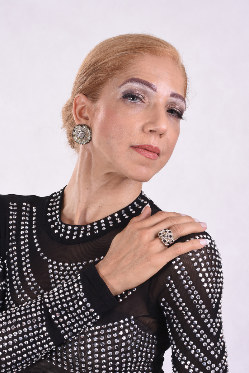 Artista, cantora, ensaio profissional