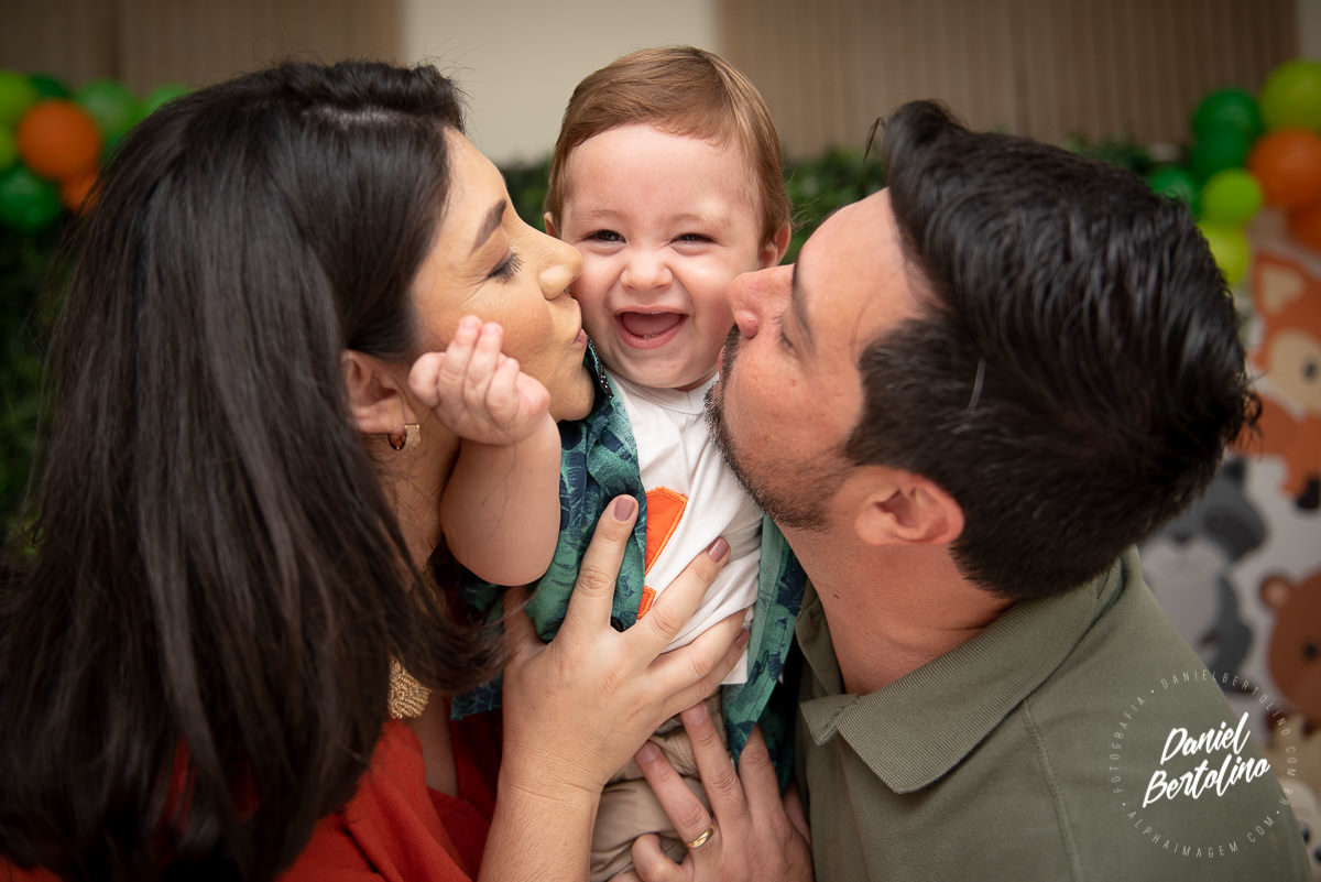 Aniversário de 1 aninho de Lucas, com a alegria dos familiares e papais a festa foi realizada no Silvia Fest em Barra Bonita.