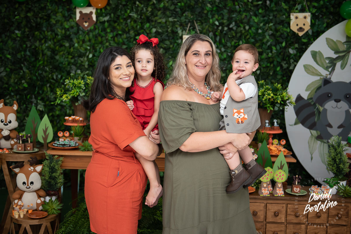 Aniversário de 1 aninho de Lucas, com a alegria dos familiares e papais a festa foi realizada no Silvia Fest em Barra Bonita.