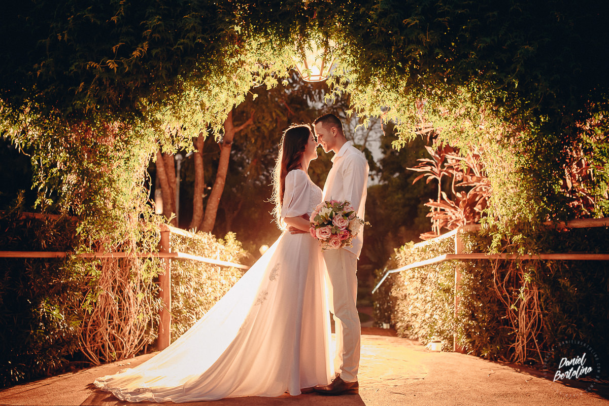 Um ensaio lindo com o casal Maria Amélia e Junior, realizado na cidade de Bariri na chácara O Incatare.
Fotógrafo Daniel Bertolino de Barra Bonita - SP