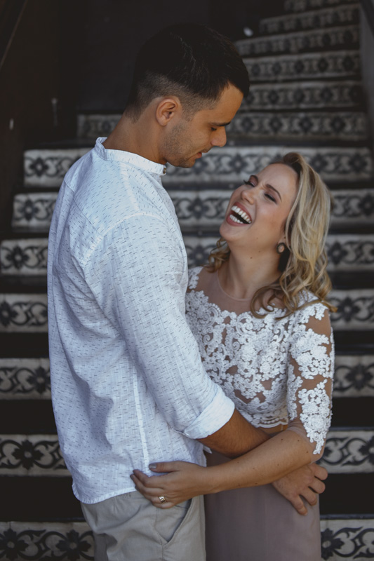 noiva-sorrindo-ensaio-casal-mini-wedding