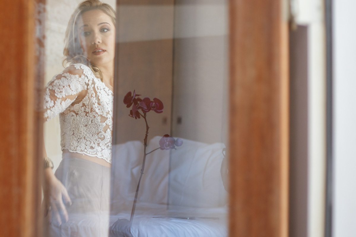 noiva-vestido-pronto-reflexo-preparando