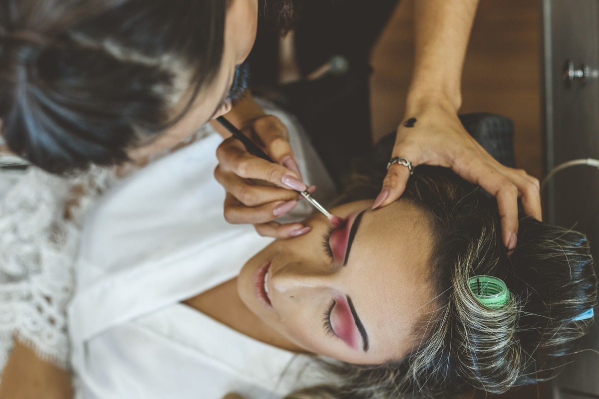 giba-servo-fotografo-de-casamento-em-santos-sao-paulo-noiva-maquiando-clau-duarte