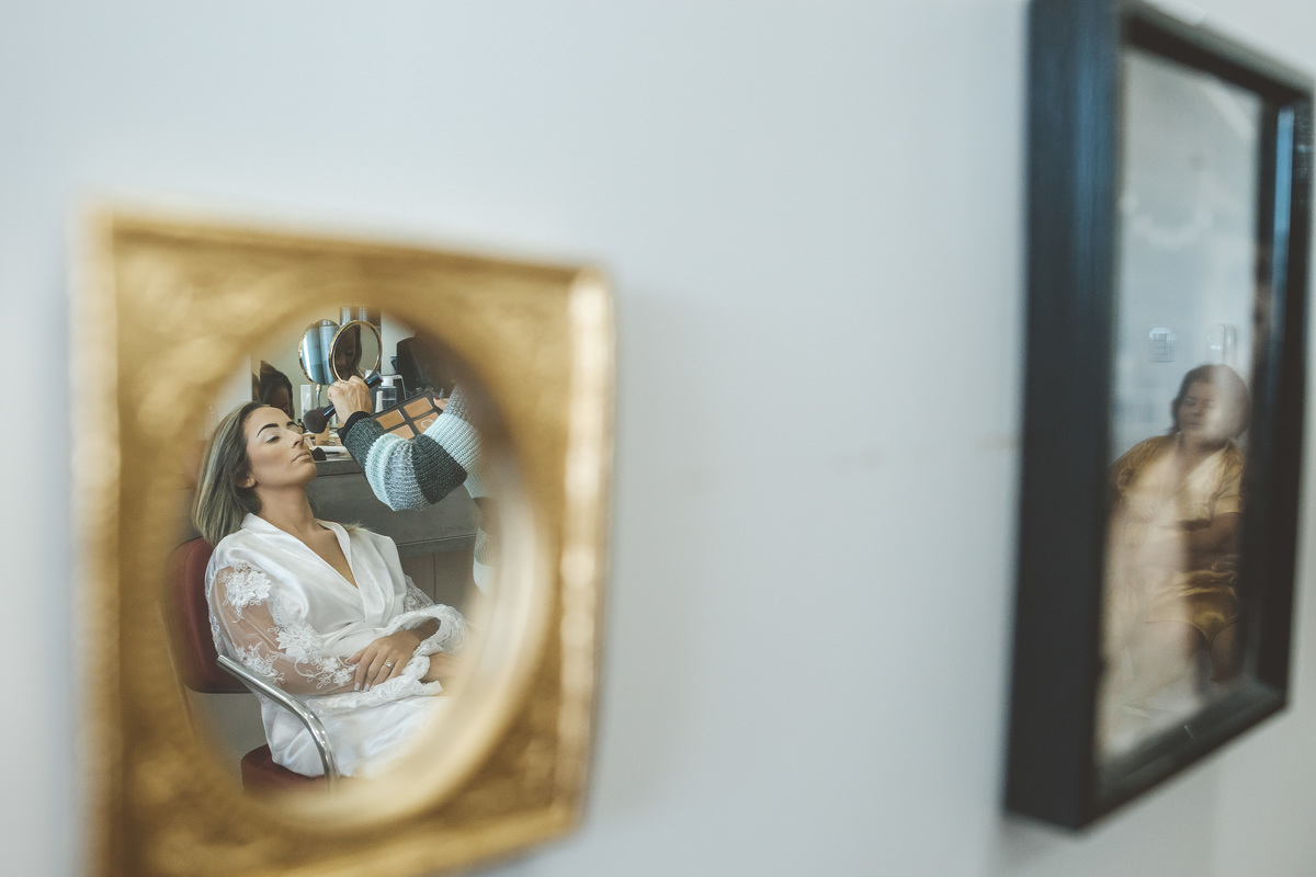 giba-servo-fotografo-de-casamento-em-santos-sao-paulo-reflexo-noiva-maquiando