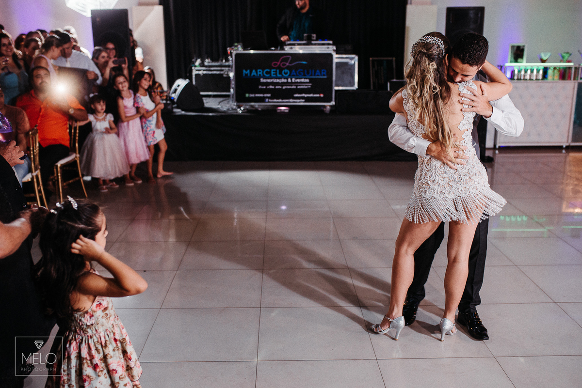 noiva; noivo; casamento; wedding; casamento Volta Redonda; vestido da noiva; cerimonia; making of; festa; padrinhos; dama; pagen; danca; bride