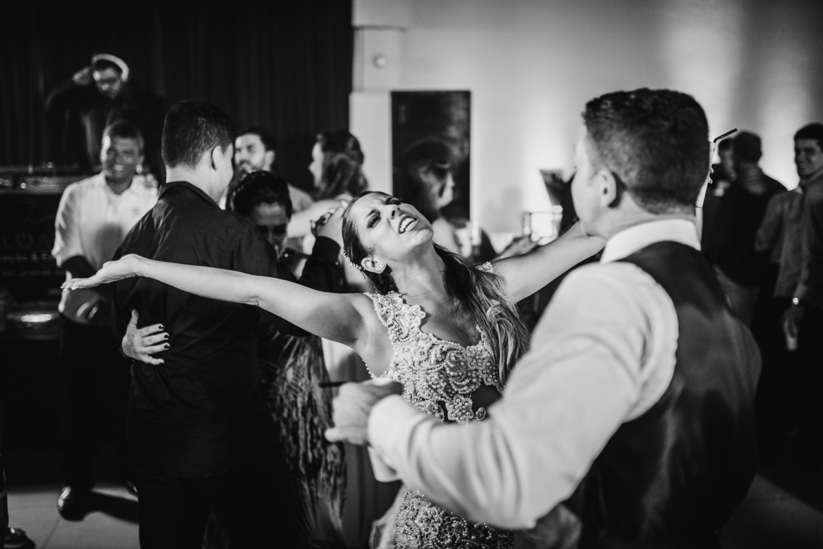 noiva; noivo; casamento; wedding; casamento Volta Redonda; vestido da noiva; cerimonia; making of; festa; padrinhos; dama; pagen; danca; bride