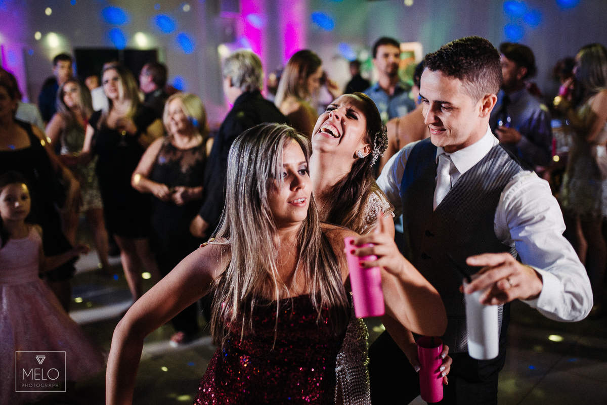 noiva; noivo; casamento; wedding; casamento Volta Redonda; vestido da noiva; cerimonia; making of; festa; padrinhos; dama; pagen; danca; bride