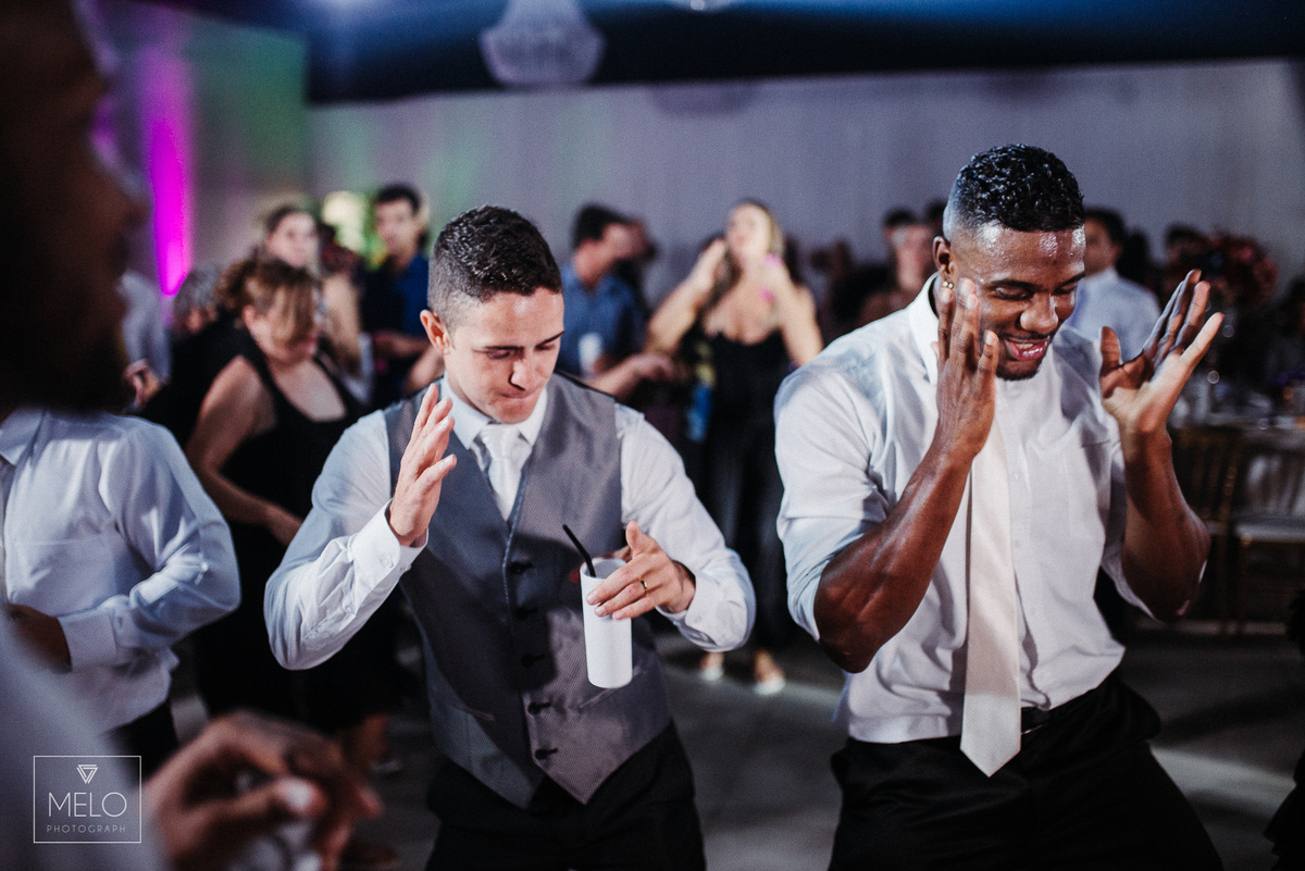 noiva; noivo; casamento; wedding; casamento Volta Redonda; vestido da noiva; cerimonia; making of; festa; padrinhos; dama; pagen; danca; bride