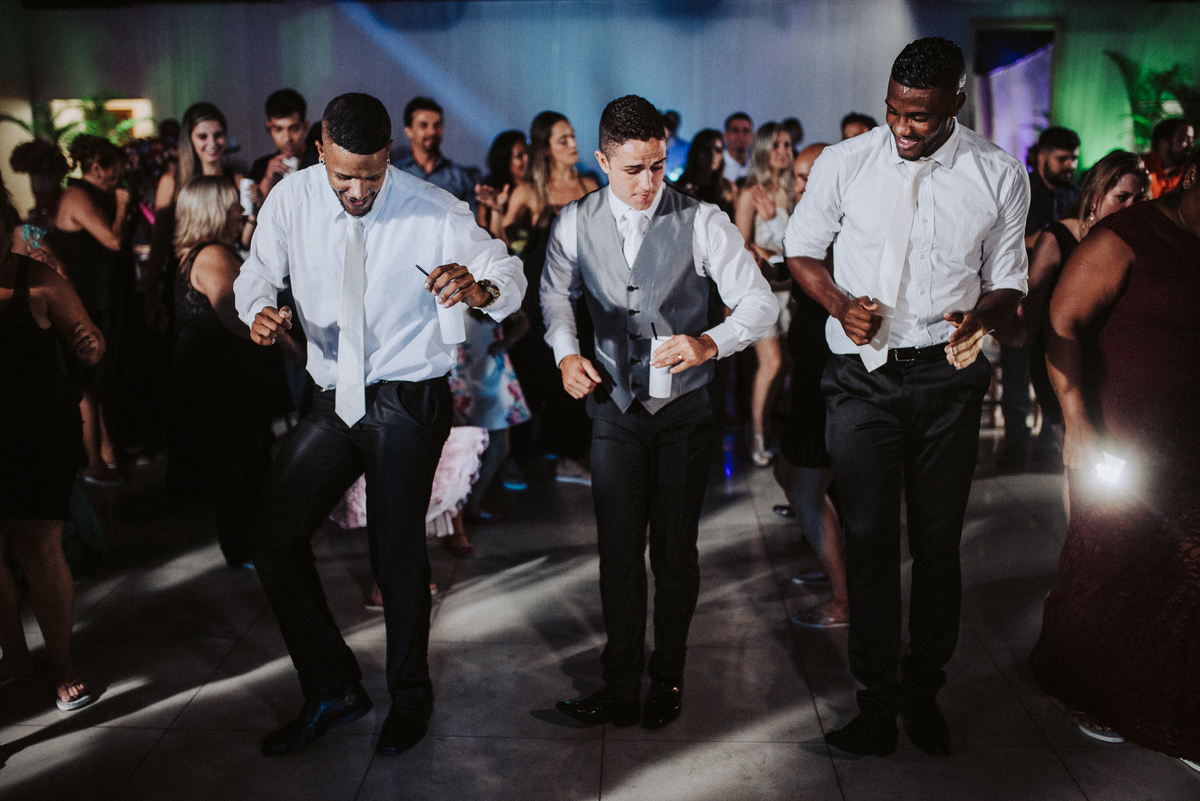 noiva; noivo; casamento; wedding; casamento Volta Redonda; vestido da noiva; cerimonia; making of; festa; padrinhos; dama; pagen; danca; bride