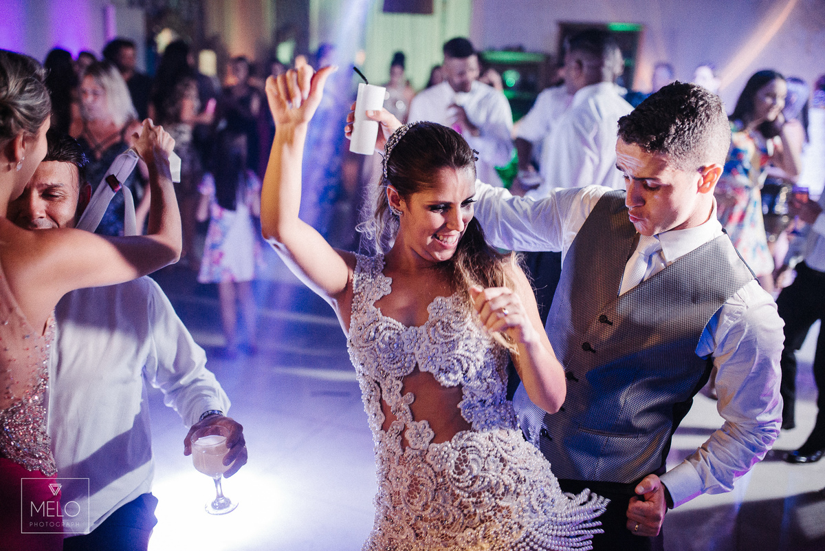 noiva; noivo; casamento; wedding; casamento Volta Redonda; vestido da noiva; cerimonia; making of; festa; padrinhos; dama; pagen; danca; bride