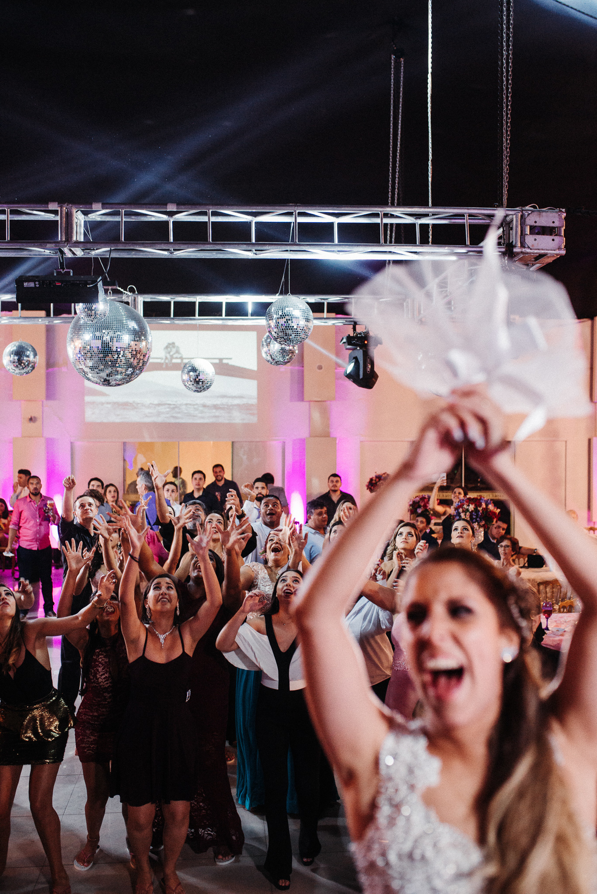 noiva; noivo; casamento; wedding; casamento Volta Redonda; vestido da noiva; cerimonia; making of; festa; padrinhos; dama; pagen; danca; bride