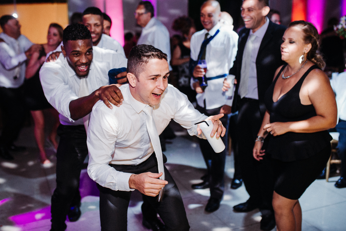 noiva; noivo; casamento; wedding; casamento Volta Redonda; vestido da noiva; cerimonia; making of; festa; padrinhos; dama; pagen; danca; bride