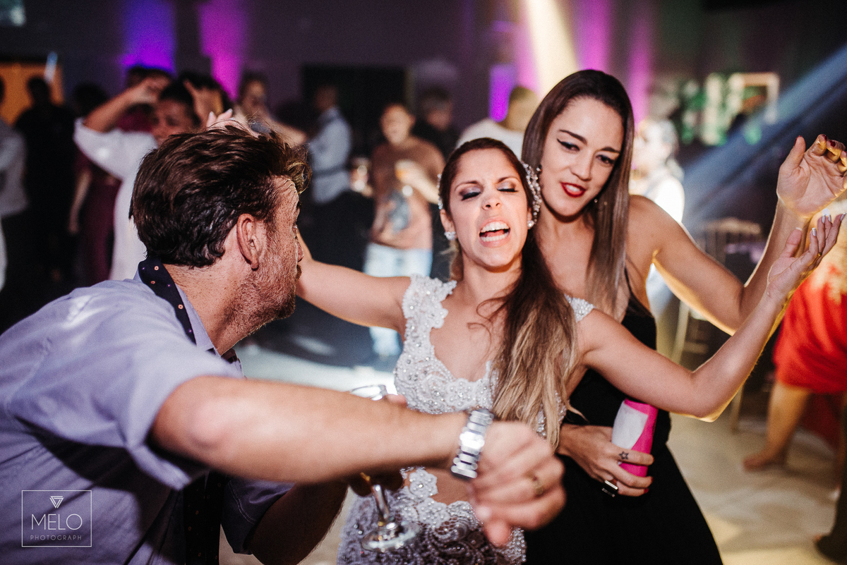 noiva; noivo; casamento; wedding; casamento Volta Redonda; vestido da noiva; cerimonia; making of; festa; padrinhos; dama; pagen; danca; bride