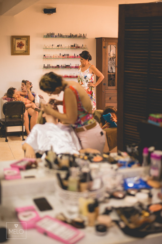 O grande dia da Aline e do Vitor foi simplesmente perfeito, depois de dois ensaios maravilhoso finalmente chegamos ao dia tão esperado! Nós rimos, brincamos, choramos e dançamos juntos! Em todos esses anos de fotografia nós enc