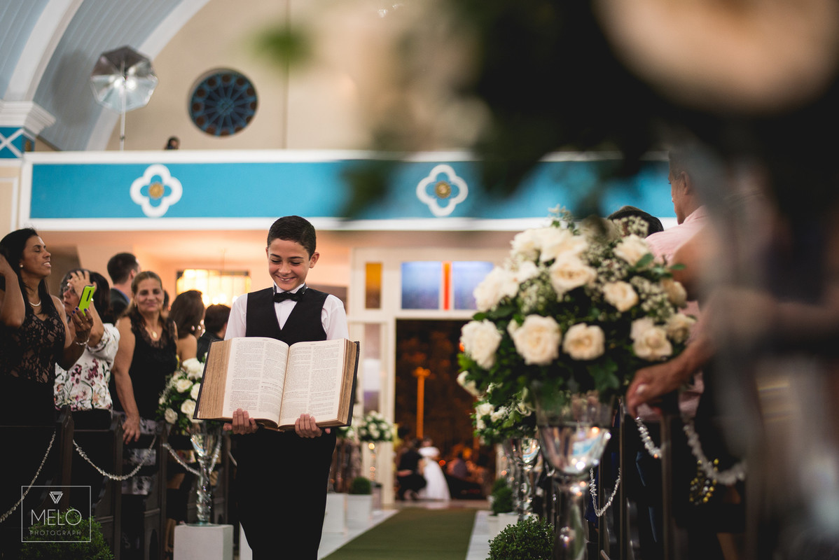 O grande dia da Aline e do Vitor foi simplesmente perfeito, depois de dois ensaios maravilhoso finalmente chegamos ao dia tão esperado! Nós rimos, brincamos, choramos e dançamos juntos! Em todos esses anos de fotografia nós enc