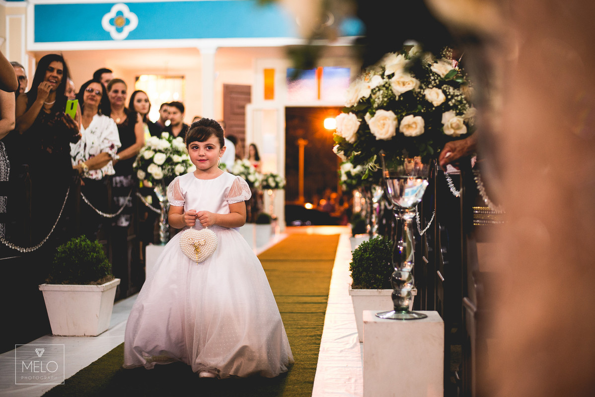 O grande dia da Aline e do Vitor foi simplesmente perfeito, depois de dois ensaios maravilhoso finalmente chegamos ao dia tão esperado! Nós rimos, brincamos, choramos e dançamos juntos! Em todos esses anos de fotografia nós enc