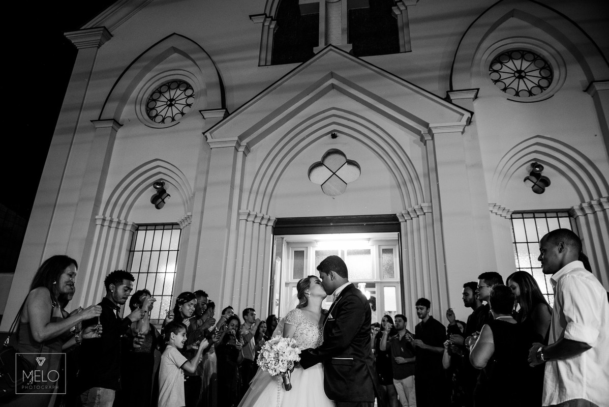 O grande dia da Aline e do Vitor foi simplesmente perfeito, depois de dois ensaios maravilhoso finalmente chegamos ao dia tão esperado! Nós rimos, brincamos, choramos e dançamos juntos! Em todos esses anos de fotografia nós enc