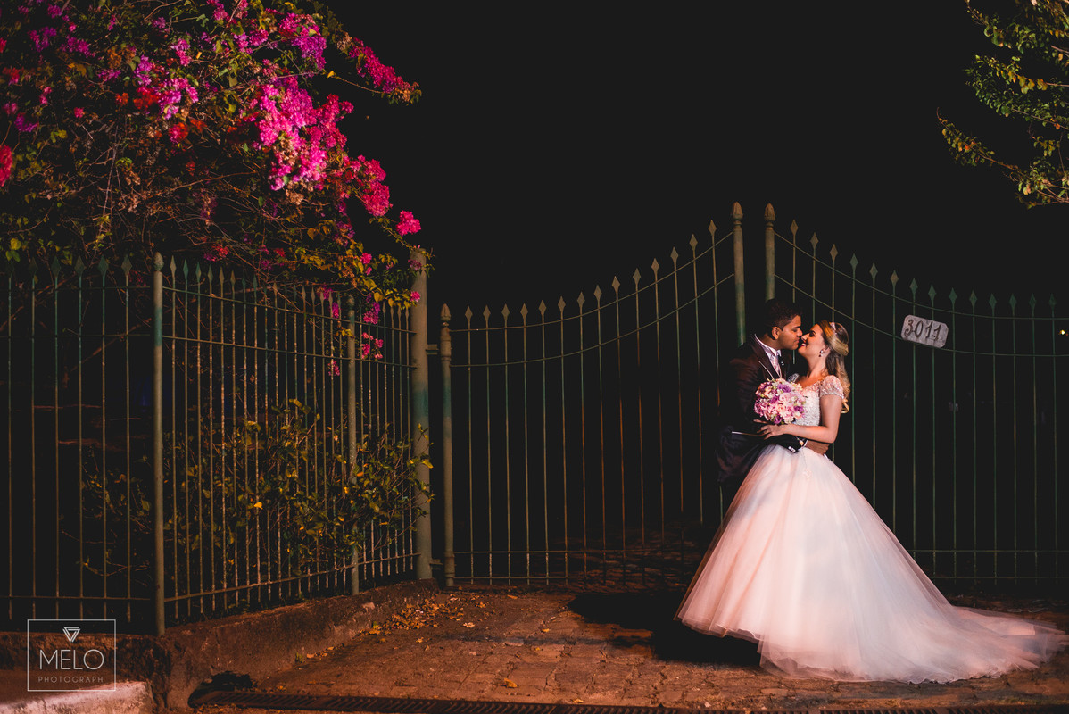O grande dia da Aline e do Vitor foi simplesmente perfeito, depois de dois ensaios maravilhoso finalmente chegamos ao dia tão esperado! Nós rimos, brincamos, choramos e dançamos juntos! Em todos esses anos de fotografia nós enc