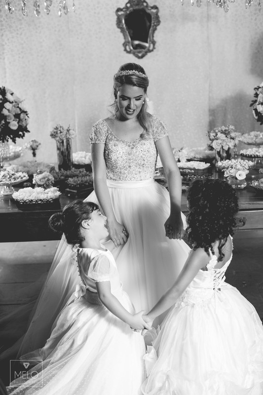 O grande dia da Aline e do Vitor foi simplesmente perfeito, depois de dois ensaios maravilhoso finalmente chegamos ao dia tão esperado! Nós rimos, brincamos, choramos e dançamos juntos! Em todos esses anos de fotografia nós enc