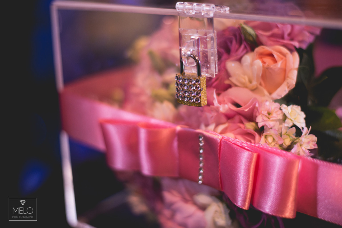 O grande dia da Aline e do Vitor foi simplesmente perfeito, depois de dois ensaios maravilhoso finalmente chegamos ao dia tão esperado! Nós rimos, brincamos, choramos e dançamos juntos! Em todos esses anos de fotografia nós enc