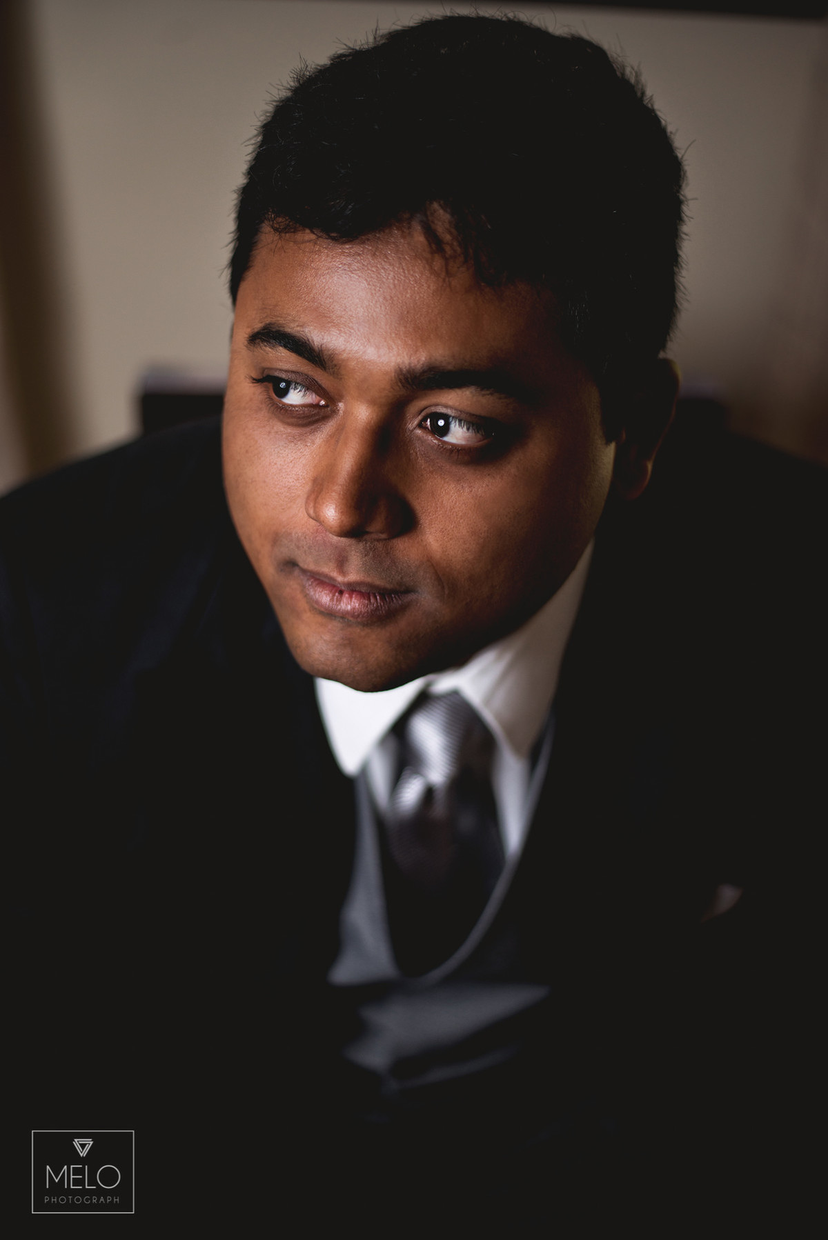 Chegamos depois do almoço para clicar o make do Renato e quando entramos nos deparamos com um darth vader gigante, só por ai já dava pra imaginar que esse casamento seria épico, mas para nos surpreender mais ainda chegamos no m