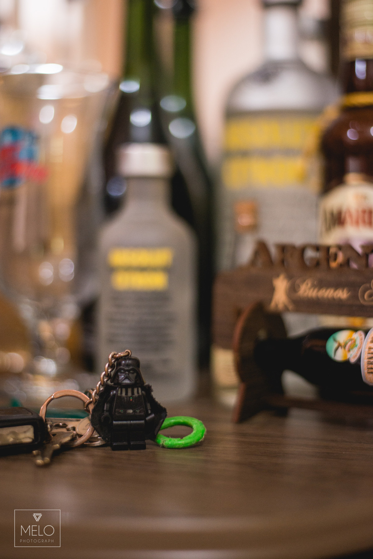 Chegamos depois do almoço para clicar o make do Renato e quando entramos nos deparamos com um darth vader gigante, só por ai já dava pra imaginar que esse casamento seria épico, mas para nos surpreender mais ainda chegamos no m