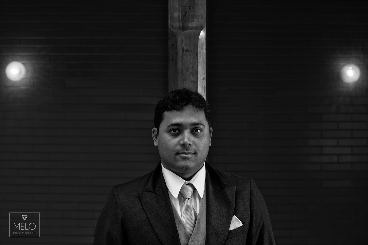 Chegamos depois do almoço para clicar o make do Renato e quando entramos nos deparamos com um darth vader gigante, só por ai já dava pra imaginar que esse casamento seria épico, mas para nos surpreender mais ainda chegamos no m