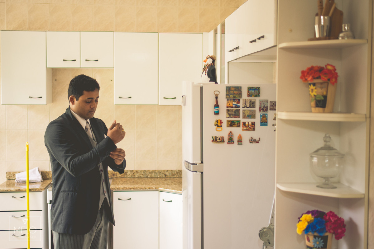 Chegamos depois do almoço para clicar o make do Renato e quando entramos nos deparamos com um darth vader gigante, só por ai já dava pra imaginar que esse casamento seria épico, mas para nos surpreender mais ainda chegamos no m