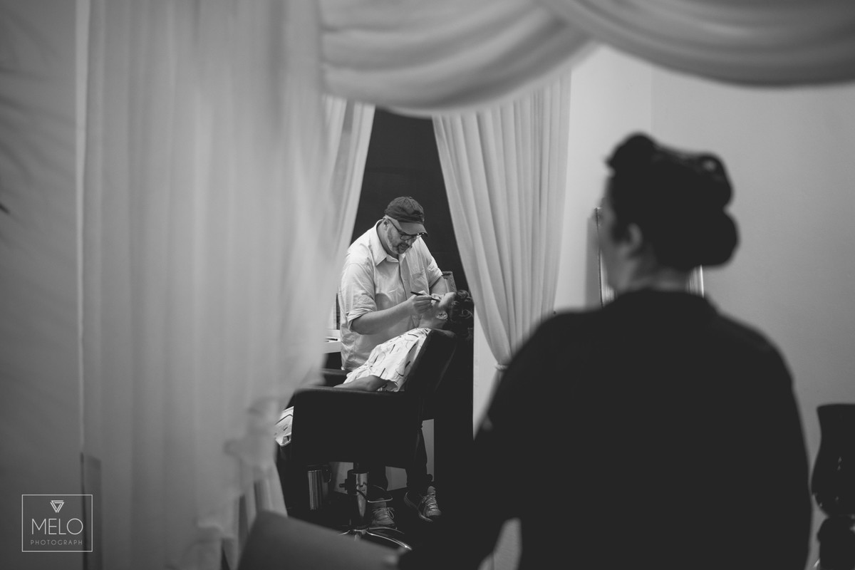 Chegamos depois do almoço para clicar o make do Renato e quando entramos nos deparamos com um darth vader gigante, só por ai já dava pra imaginar que esse casamento seria épico, mas para nos surpreender mais ainda chegamos no m