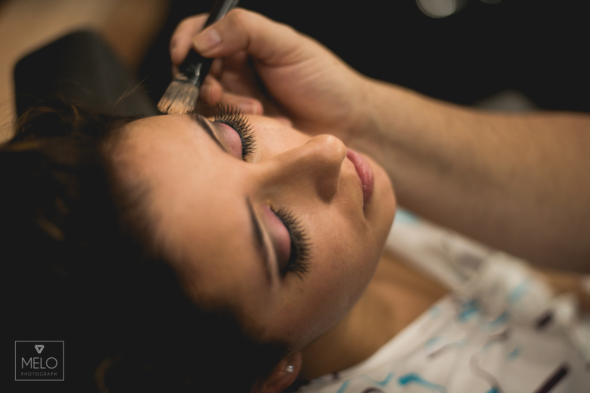 Chegamos depois do almoço para clicar o make do Renato e quando entramos nos deparamos com um darth vader gigante, só por ai já dava pra imaginar que esse casamento seria épico, mas para nos surpreender mais ainda chegamos no m