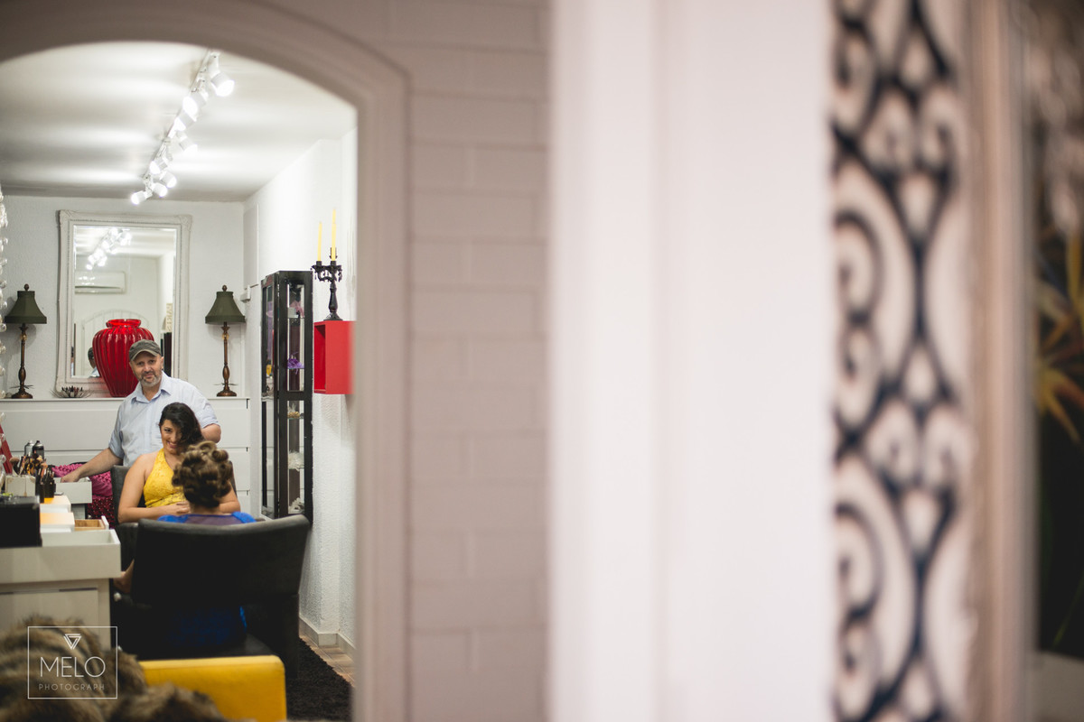 Chegamos depois do almoço para clicar o make do Renato e quando entramos nos deparamos com um darth vader gigante, só por ai já dava pra imaginar que esse casamento seria épico, mas para nos surpreender mais ainda chegamos no m