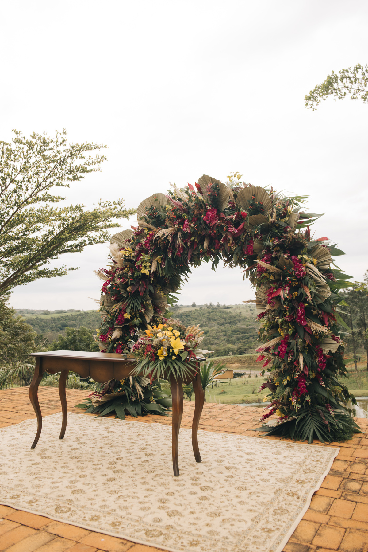 decoracao para casamento flores vibrantes foto de daniel okuyama