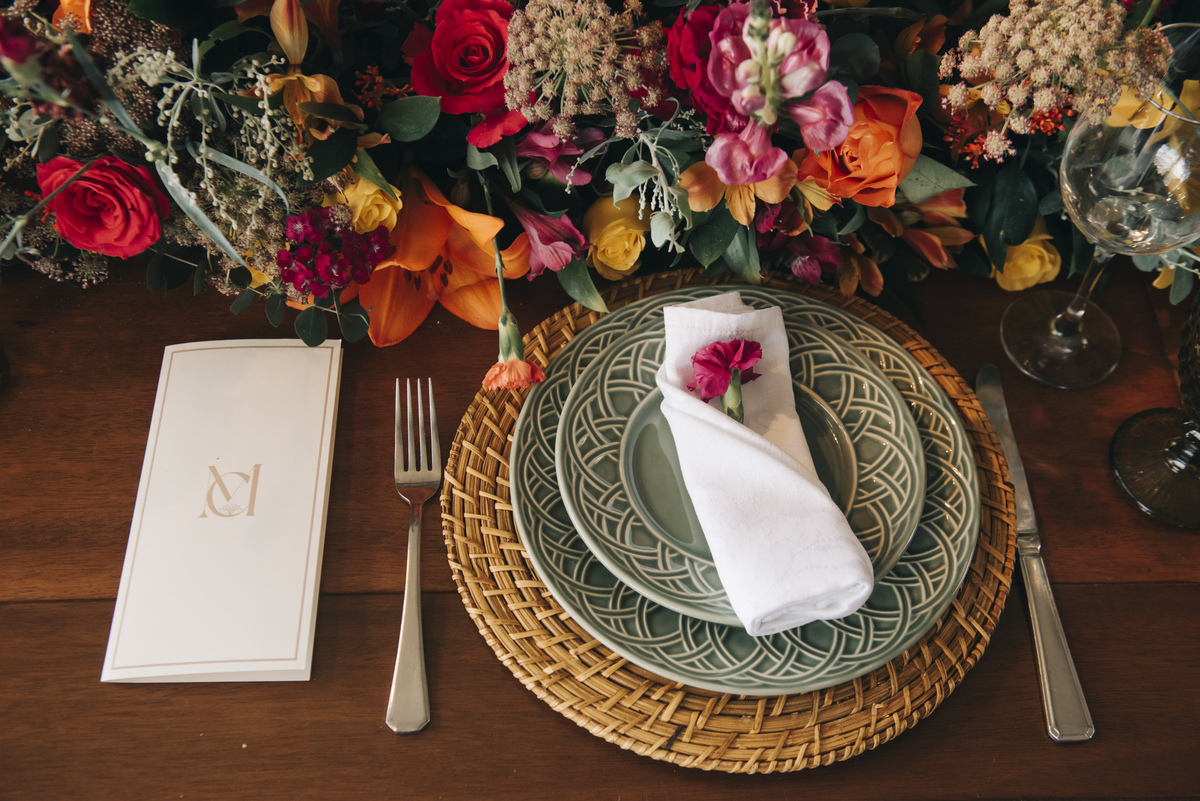 decoracao de casamento em cores vibrantes 