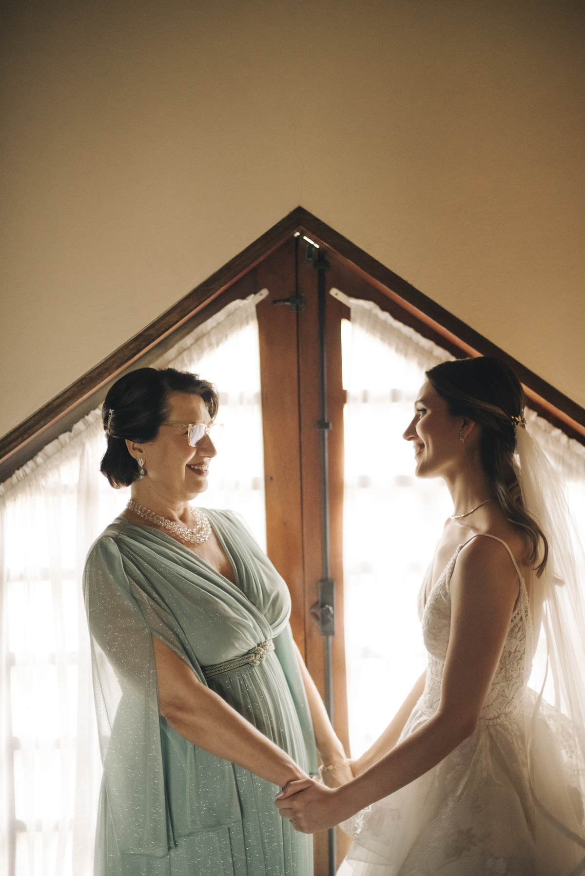 a noiva se preparando para casar