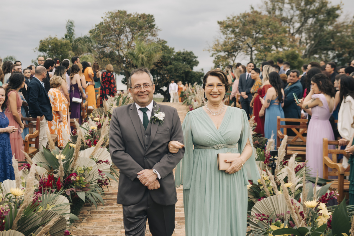 entrada dos pais da noiva no casamento