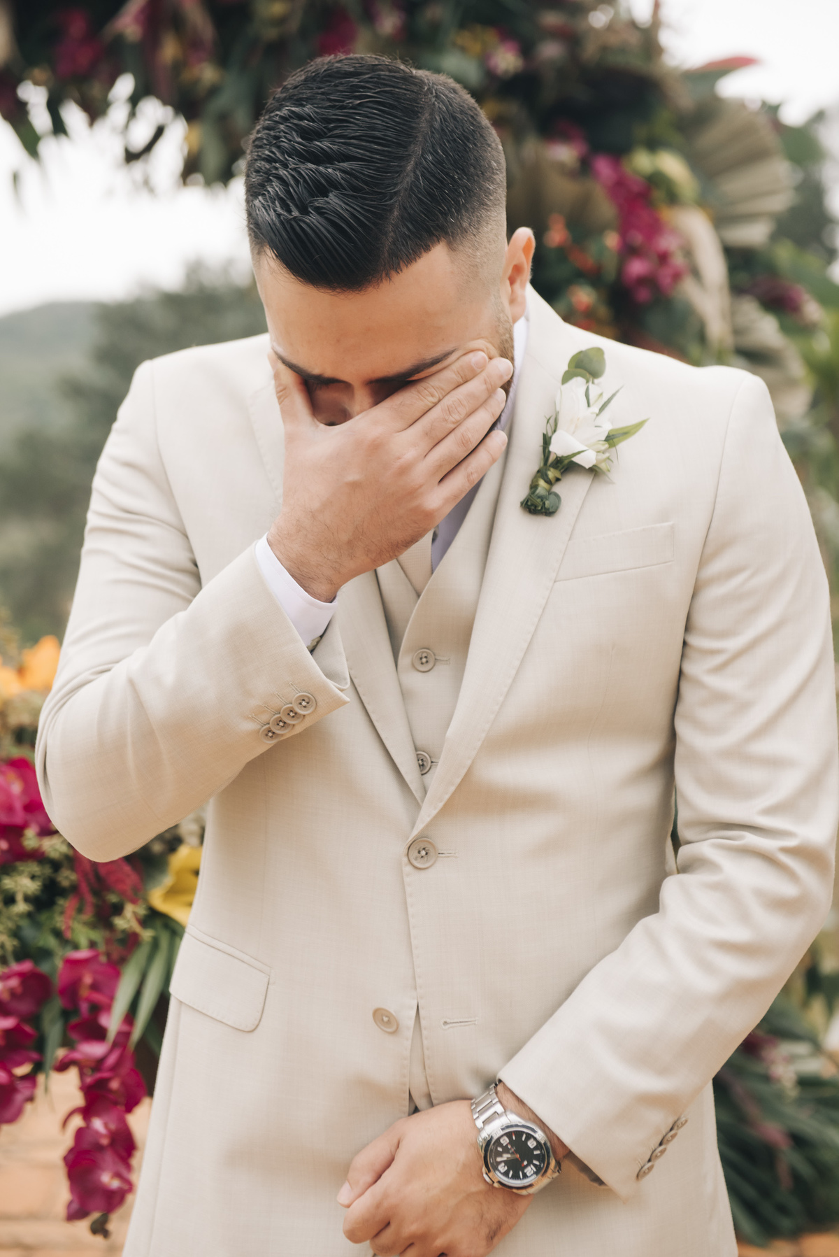 noivo chora emocionado