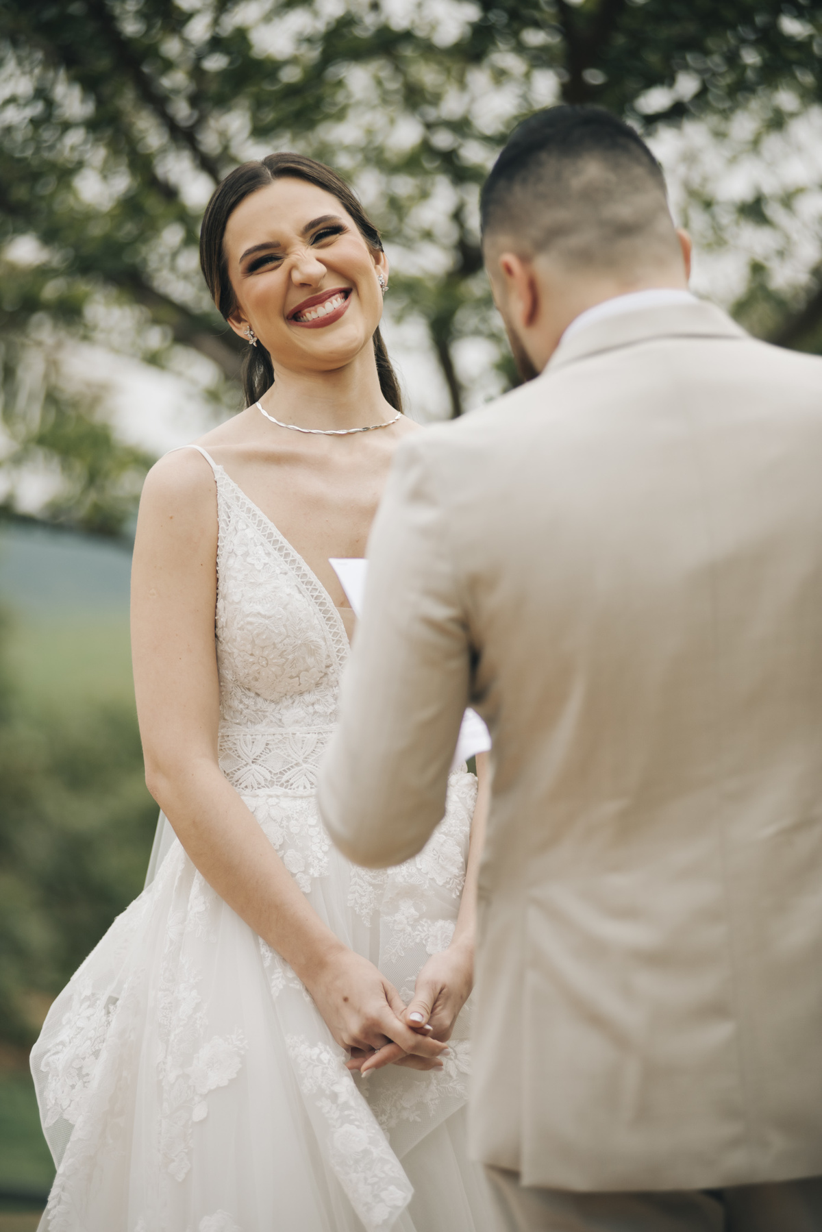 troca de olhares durante a cerimonia do casamento na fazenda