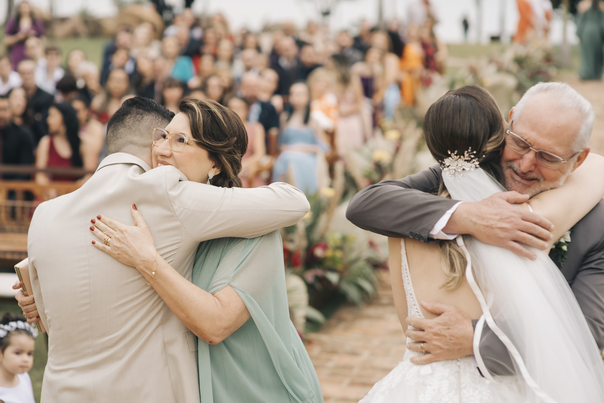 abracos no final da cerimonia