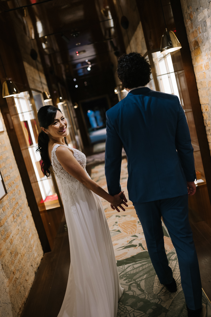 noivos felizes apos o casamento realizado no hotel rosewood