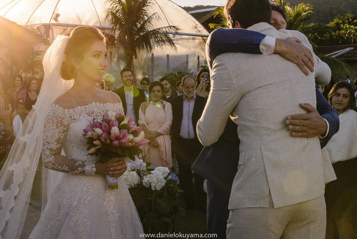 Casamento premiado concorrendo a Best Wedding do Inspiration Photographers, Casamento na praia do estaleiro em Balneário Camboriú. Casamento Guest House Balneário Camboriú. Melhor casamento do ano. Fotografia de casamento em são paulo. 