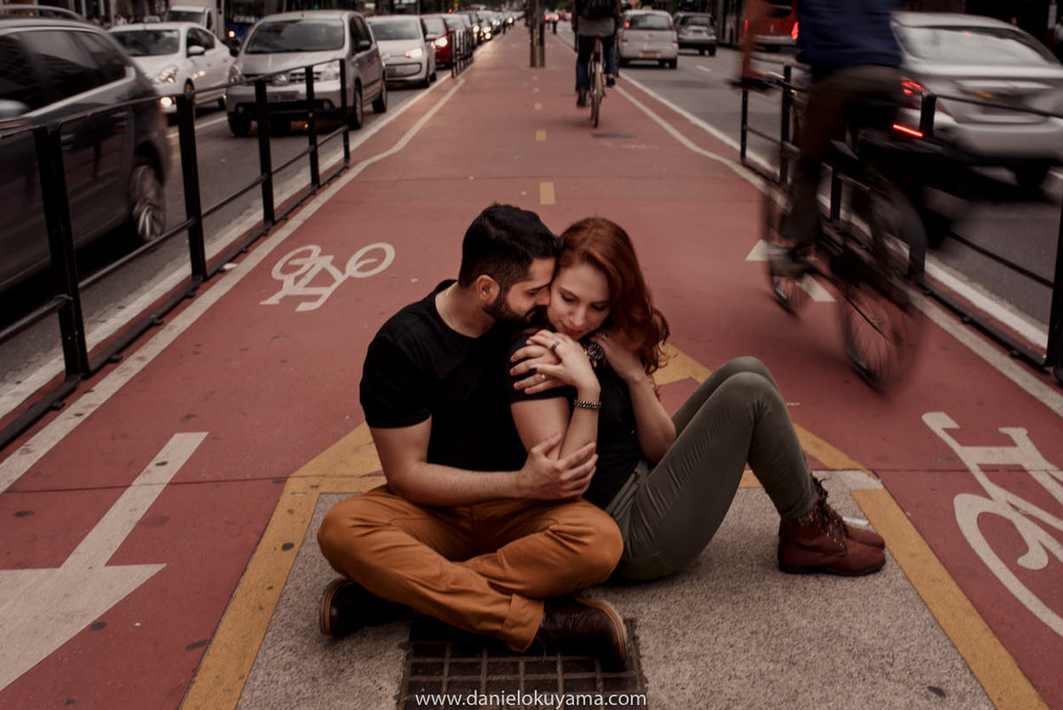 Ensaio pré casamento em são paulo - sp na avenida paulista foto na ciclovia da avenida paulista