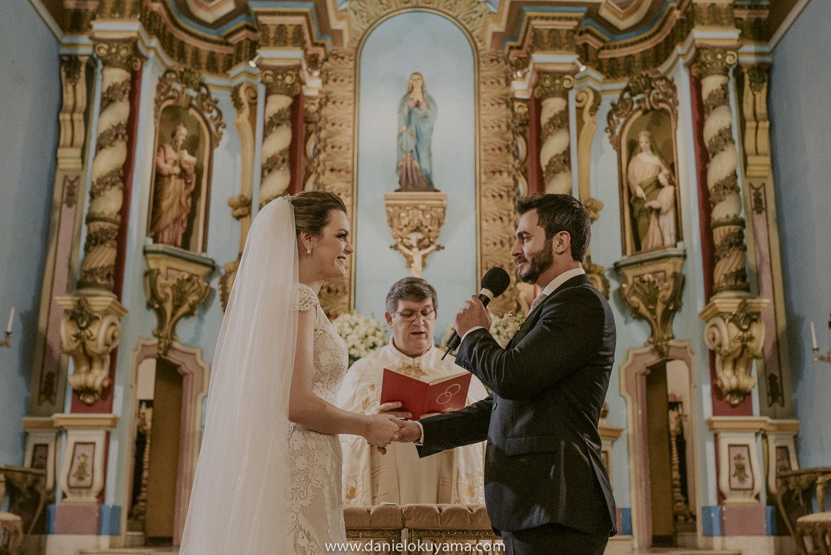 troca de votos e também a entrega das alianças pelo casamento realizado na catedral e campinas