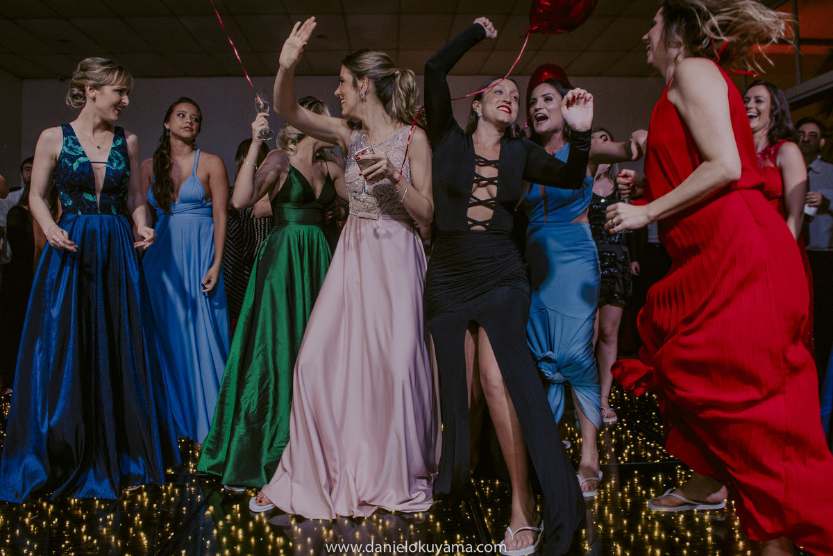 vestido das madrinhas lindos durante a festa de casamento