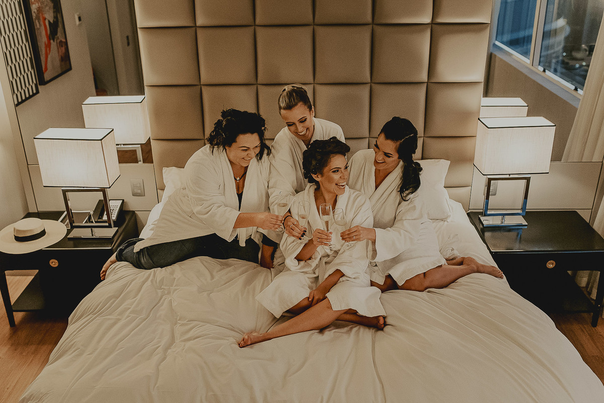 
fotografia de casamento sp durante making of da noiva no hotel